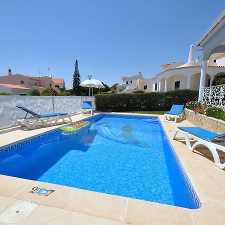 Well-Appointed Villa Is Situated In The Popular Resort Of Vilamoura Quarteira Bagian luar foto