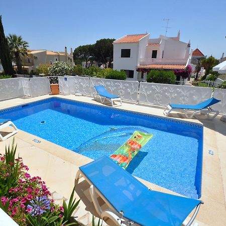 Well-Appointed Villa Is Situated In The Popular Resort Of Vilamoura Quarteira Bagian luar foto