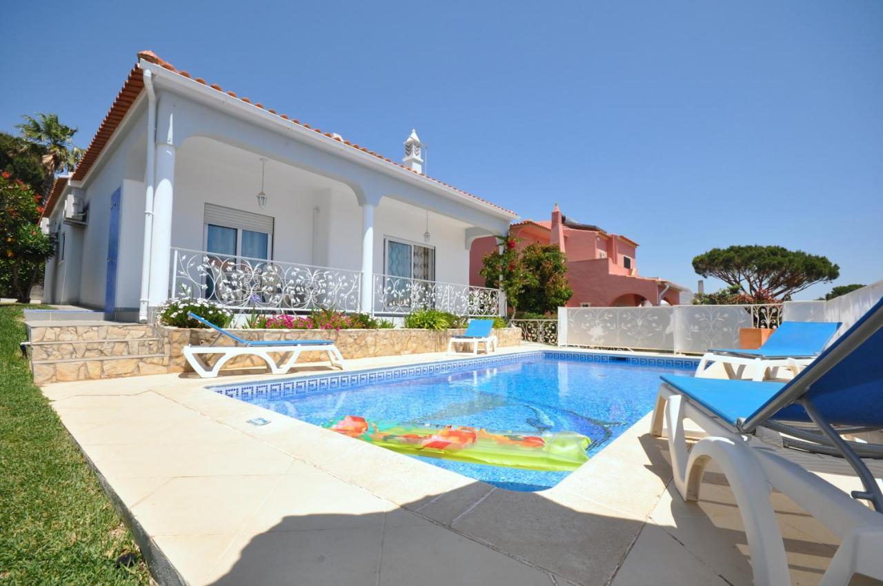 Well-Appointed Villa Is Situated In The Popular Resort Of Vilamoura Quarteira Bagian luar foto