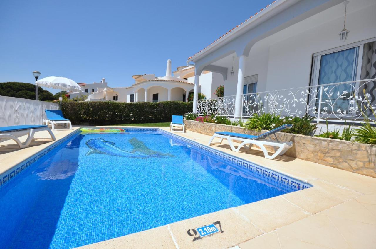 Well-Appointed Villa Is Situated In The Popular Resort Of Vilamoura Quarteira Bagian luar foto