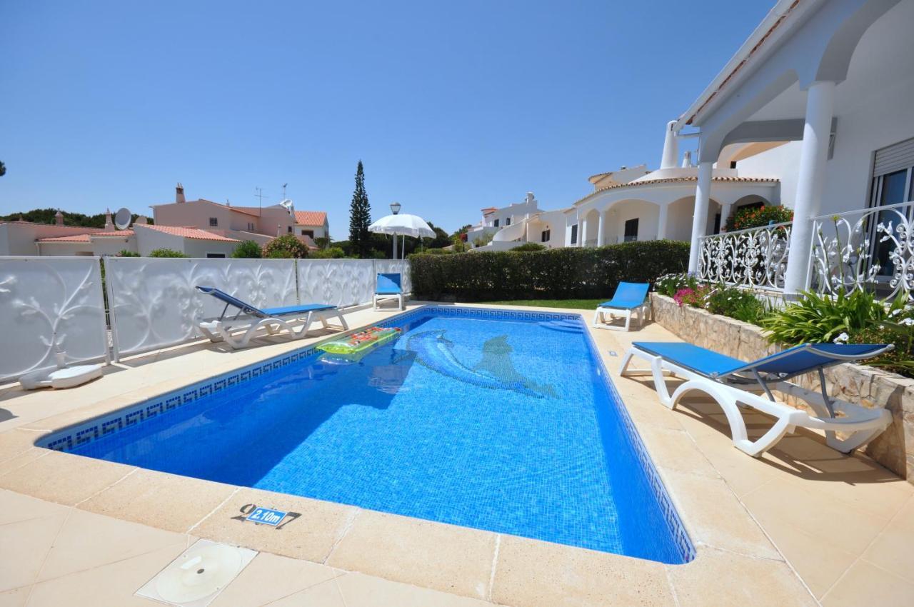 Well-Appointed Villa Is Situated In The Popular Resort Of Vilamoura Quarteira Bagian luar foto