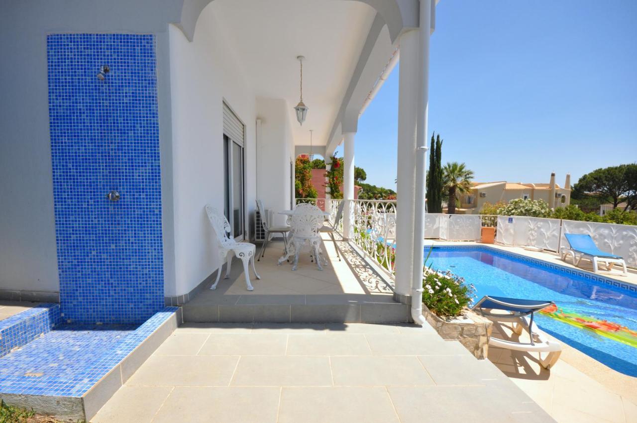 Well-Appointed Villa Is Situated In The Popular Resort Of Vilamoura Quarteira Bagian luar foto