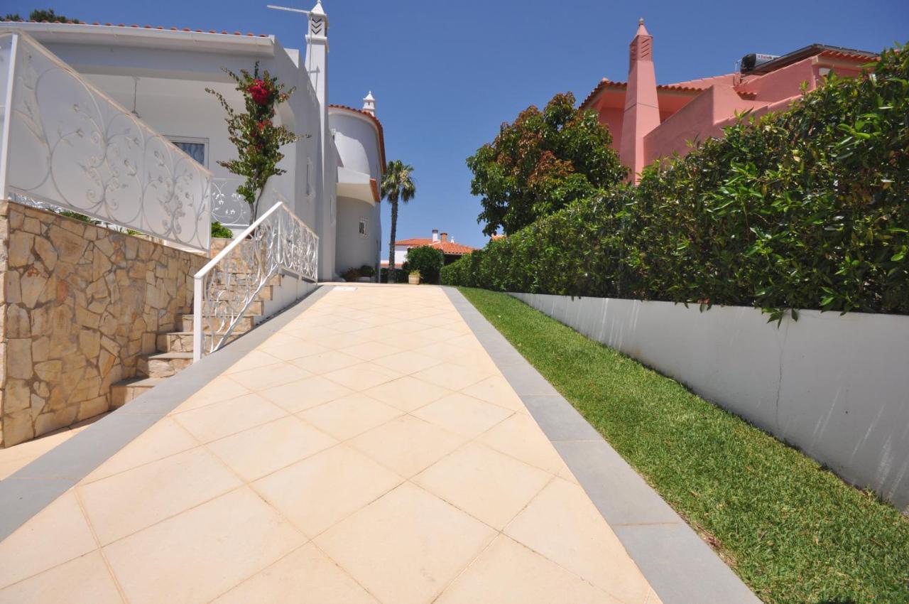 Well-Appointed Villa Is Situated In The Popular Resort Of Vilamoura Quarteira Bagian luar foto