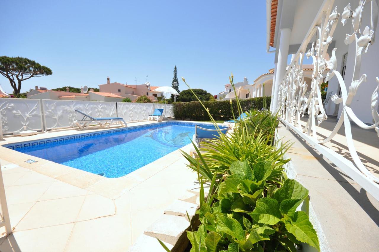 Well-Appointed Villa Is Situated In The Popular Resort Of Vilamoura Quarteira Bagian luar foto