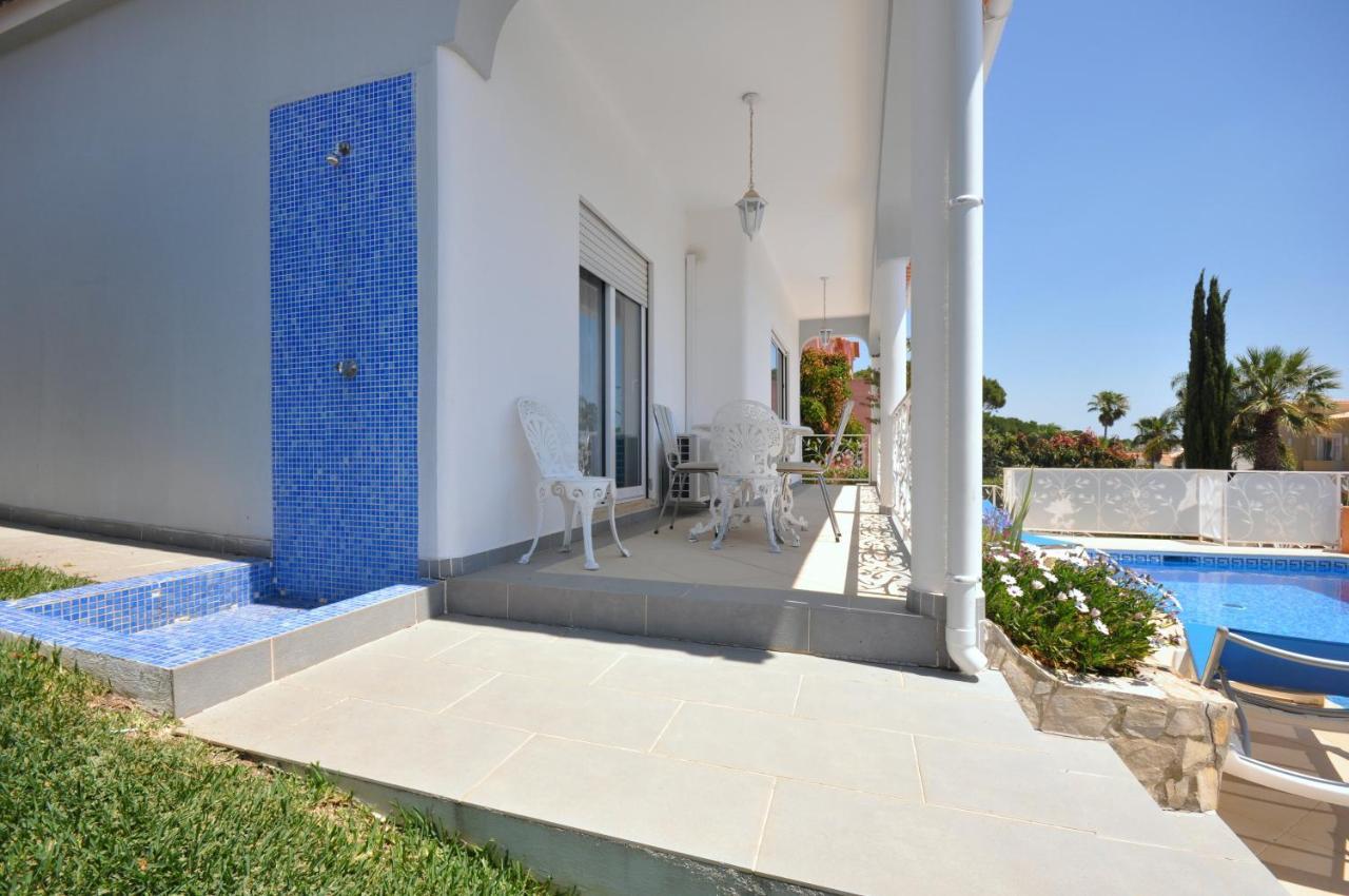 Well-Appointed Villa Is Situated In The Popular Resort Of Vilamoura Quarteira Bagian luar foto